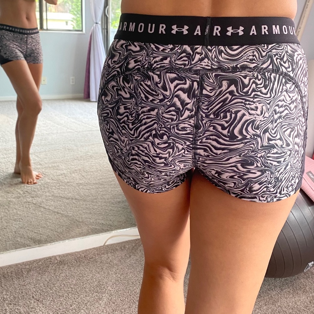 Workout shorts - Picture 3 of 5